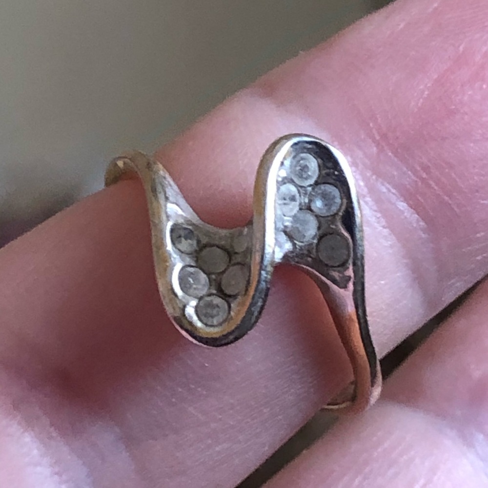 Vintage 80s clear rhinestone swirl gold plate ring